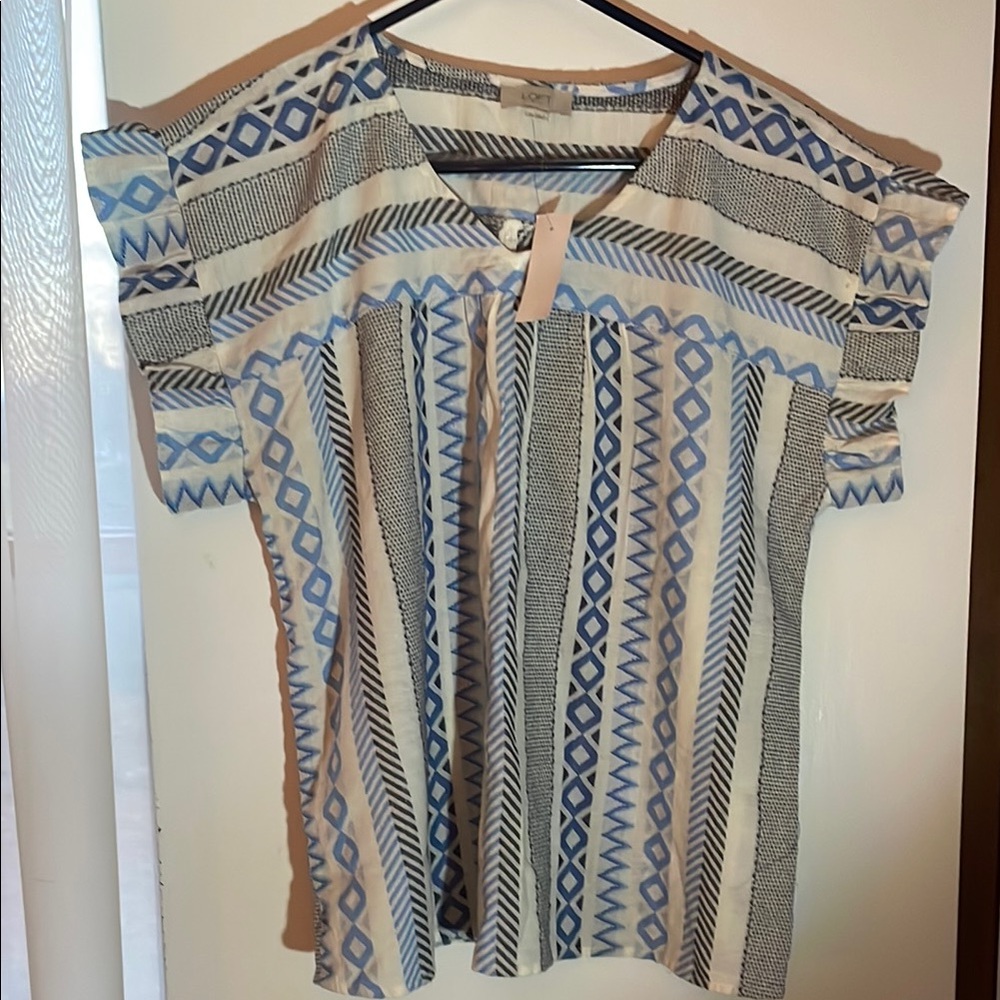 NWT Ann Taylor Loft Blue and White Patterned Women Top